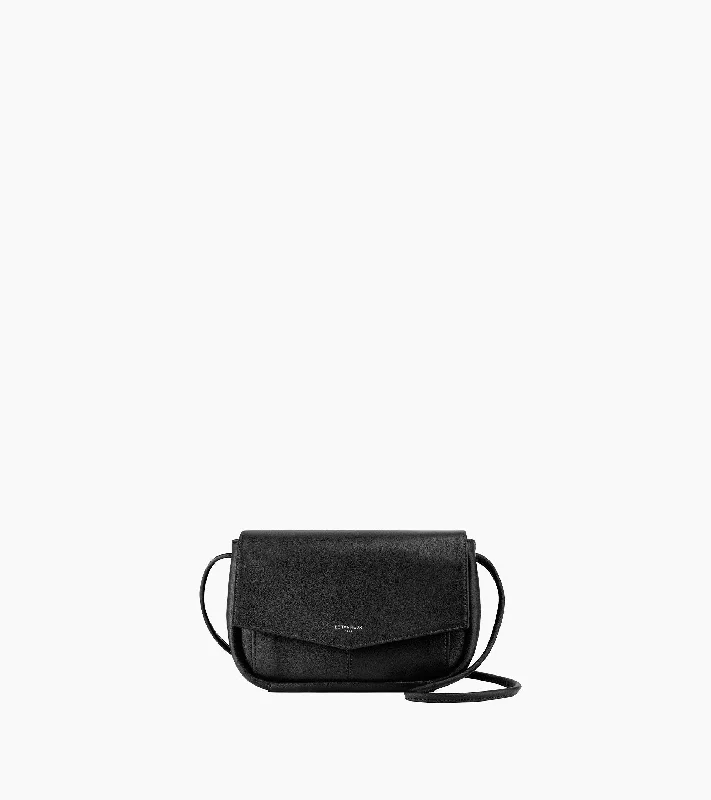 Rustic Bags For Outdoor And Nature-Inspired Looks Charlotte clutch with removable crossbody strap in smooth leather Rustic Bags For Outdoor And Nature-Inspired Looks Charlotte clutch with removable crossbody strap in smooth leather