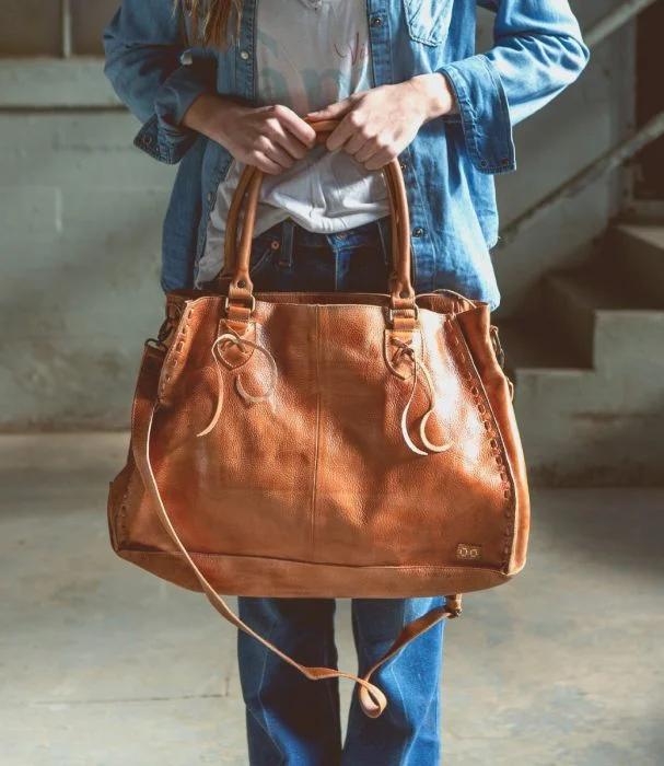Rustic Bags For Outdoor And Nature-Inspired Looks Rockaway Tan Rustic Handbag