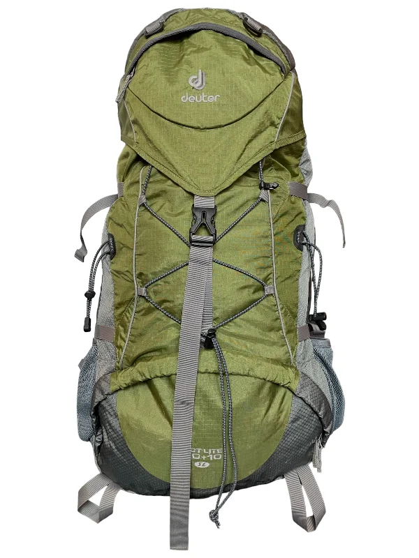 green:#81c784
