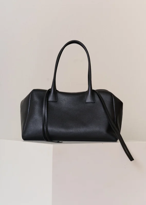 Bags For Minimalist And Functional Design Bowling Bag in Black Grained Leather| Frenzlauer