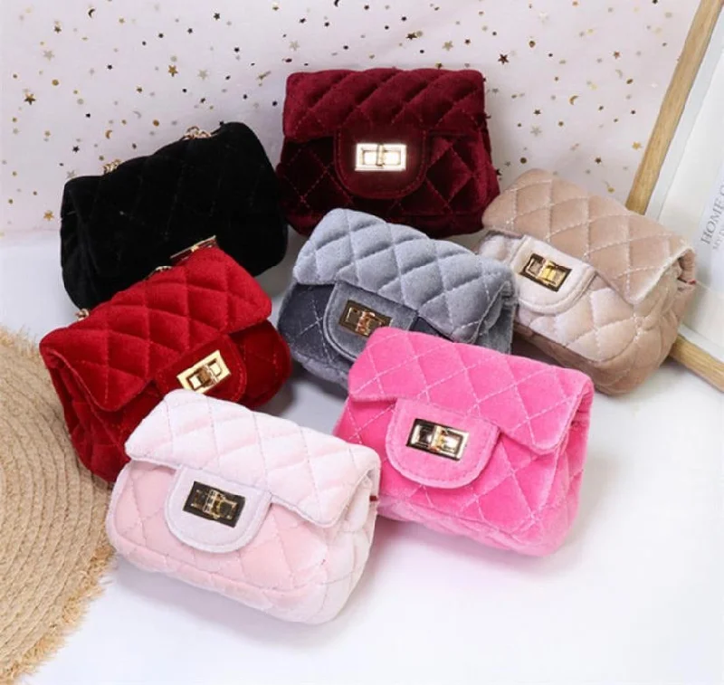 Rustic Bags For Outdoor And Nature-Inspired Looks Velvet Little Lady Purse