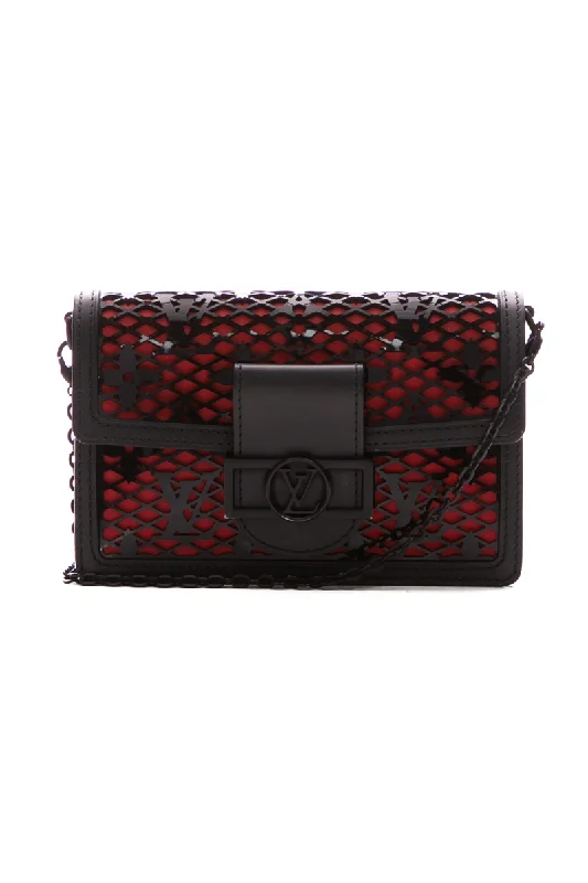Compact Bags For Minimalist Travelers Lace Dauphine Chain Wallet