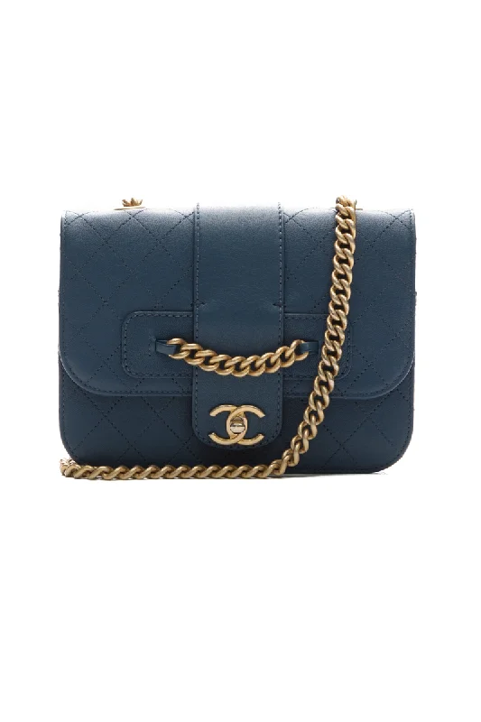 Luxury Seekers Front Chain Flap Bag