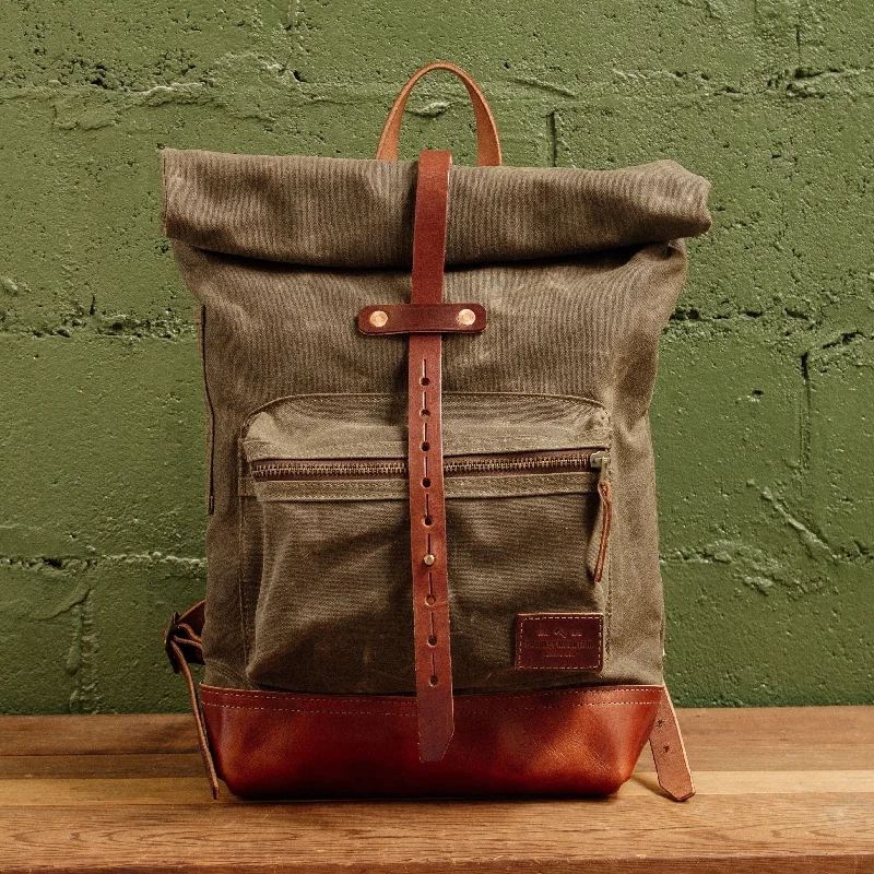 Stylish Bags For Fashion Bloggers The Biographer - Field Tan