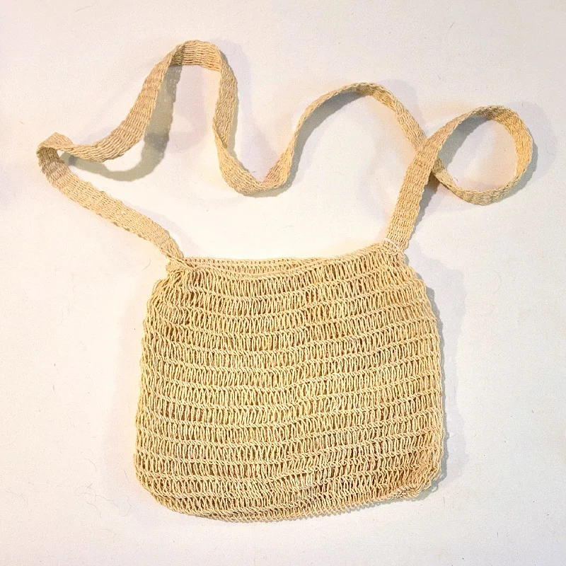 Tsa-Approved Bags For Hassle-Free Airport Security Natural Ivory colored Chambira Shoulder Bag made by a Peruvian Amazon artisan