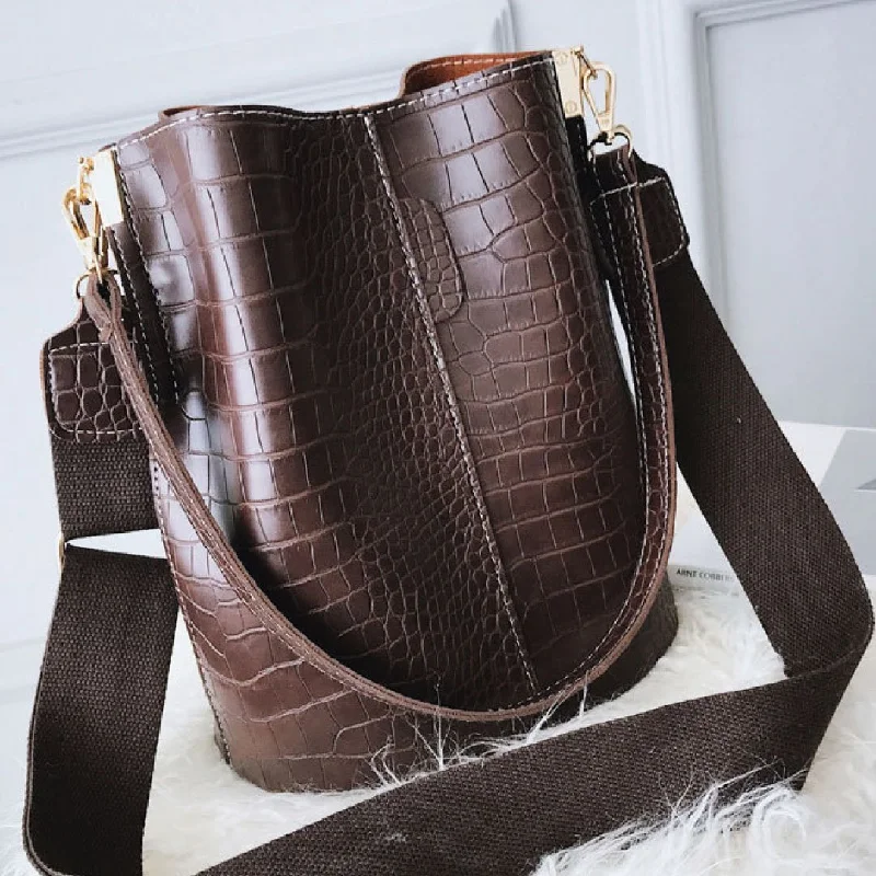 Scratch-Resistant And Luxury Sale Bags Blake Shoulder Bag -Chocolate Croc