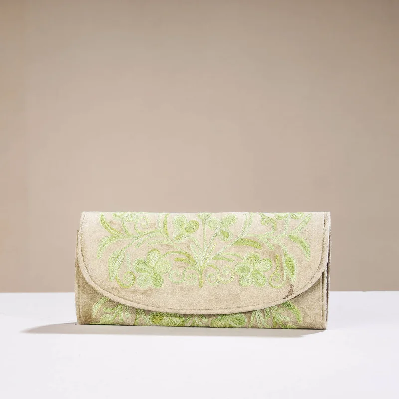 Trendy Bags For Sales Beige - Original Chain Stitch Crewel Embroidery Velvet Clutch Trendy Bags For Sales Beige - Original Chain Stitch Crewel Embroidery Velvet Clutch