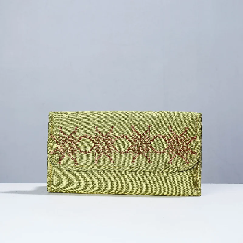 Retro Lovers Kasuti Embroiderey Clutch Wallet