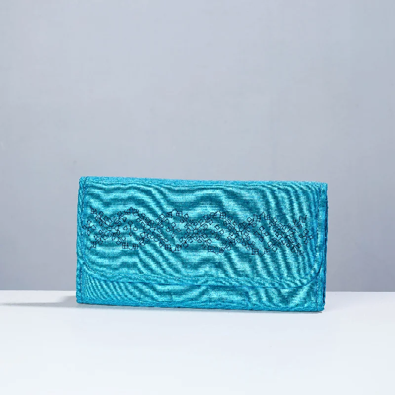 Retro Lovers Kasuti Embroiderey Clutch Wallet