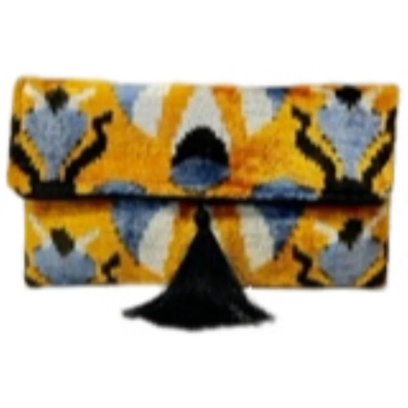 Bags For Free-Spirited And Artistic Styles Lily Clutch