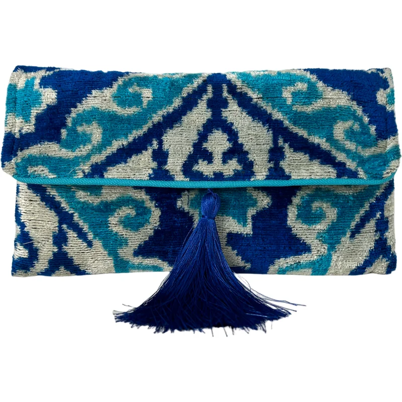 Bags For Free-Spirited And Artistic Styles Lily Clutch