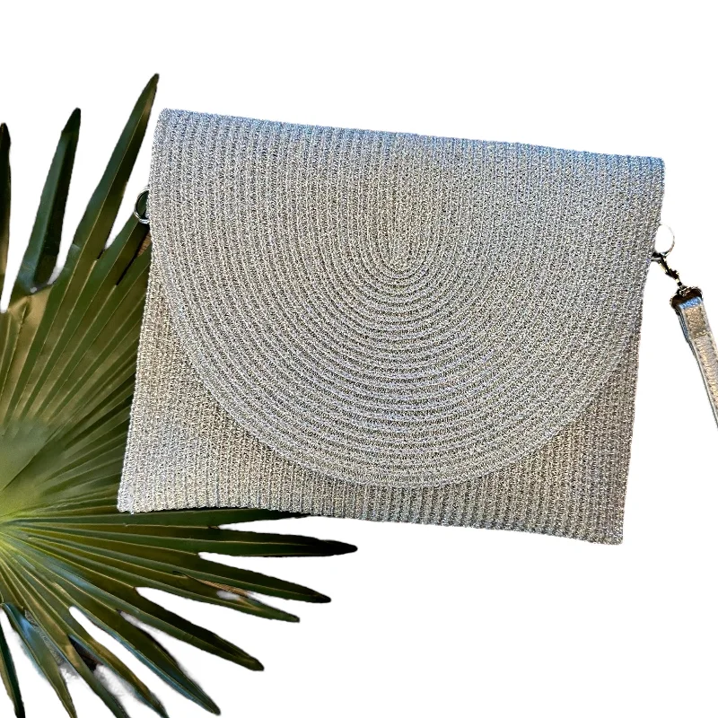 Trendy Bags For Sales Metallic Straw Envelope Clutch in silver