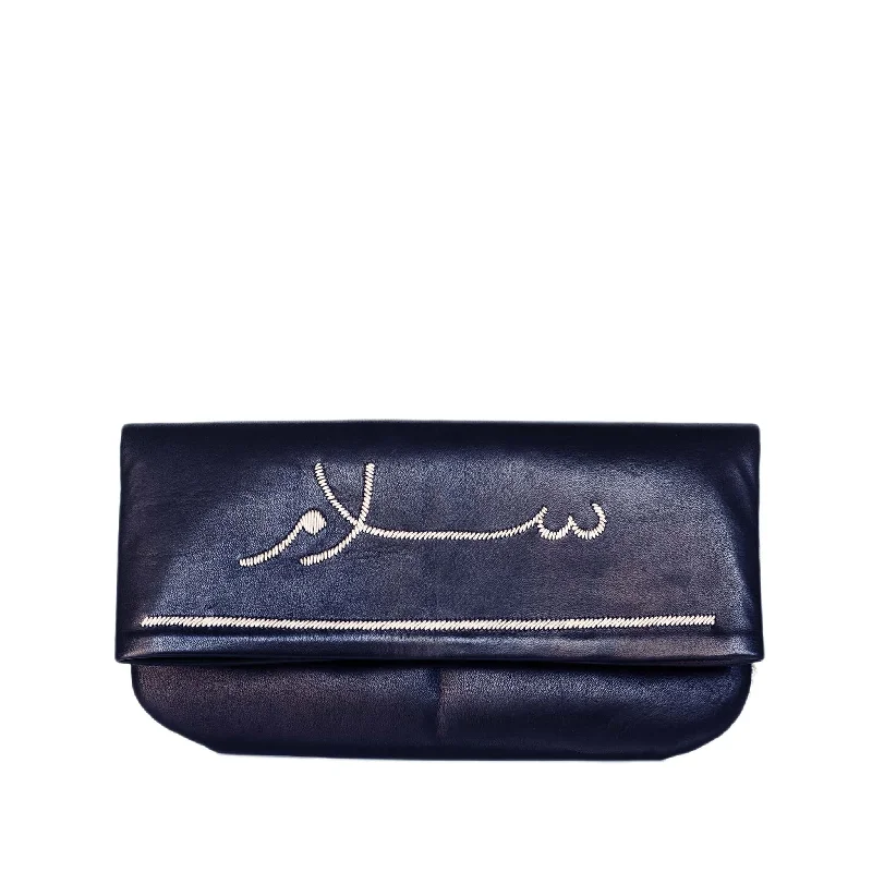 Functional Bags For Busy Moms And Dads Bestickte Peace Clutch aus Leder