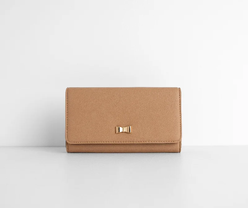 Stylish Bags For Fashion Bloggers With Promotions Take A Bow Clutch